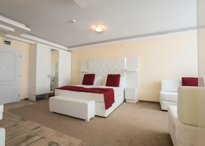 מלון Perla Luxury פרימורסקו